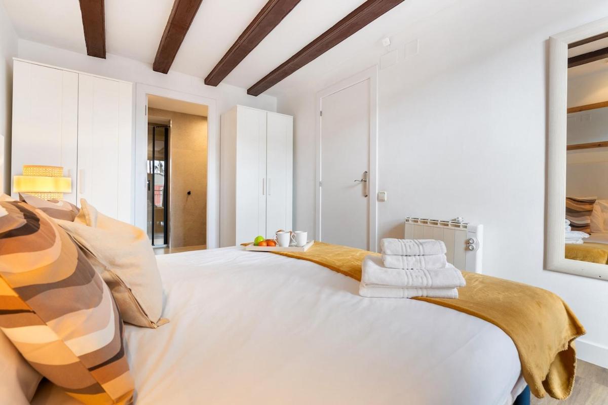 Lodging Apartments Liceu G1 Barcellona Esterno foto